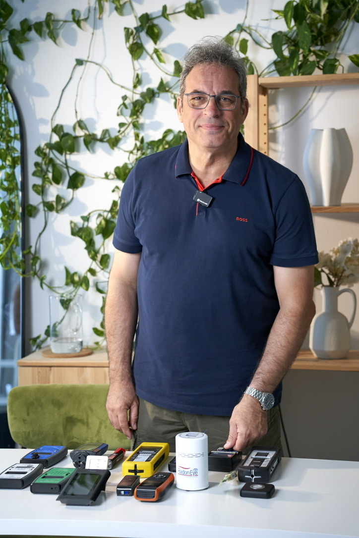 Pere León con sus equipos de medición